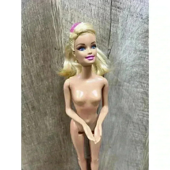 2009 Barbie Doll Articulated Knees Lever on Back Moves Arms Sunglasses Blonde - Picture 3 of 7